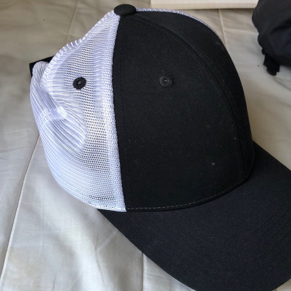 Set of 2 Hats & Adidas Pullover Sweatshirt Top NWT - Picture 4 of 7